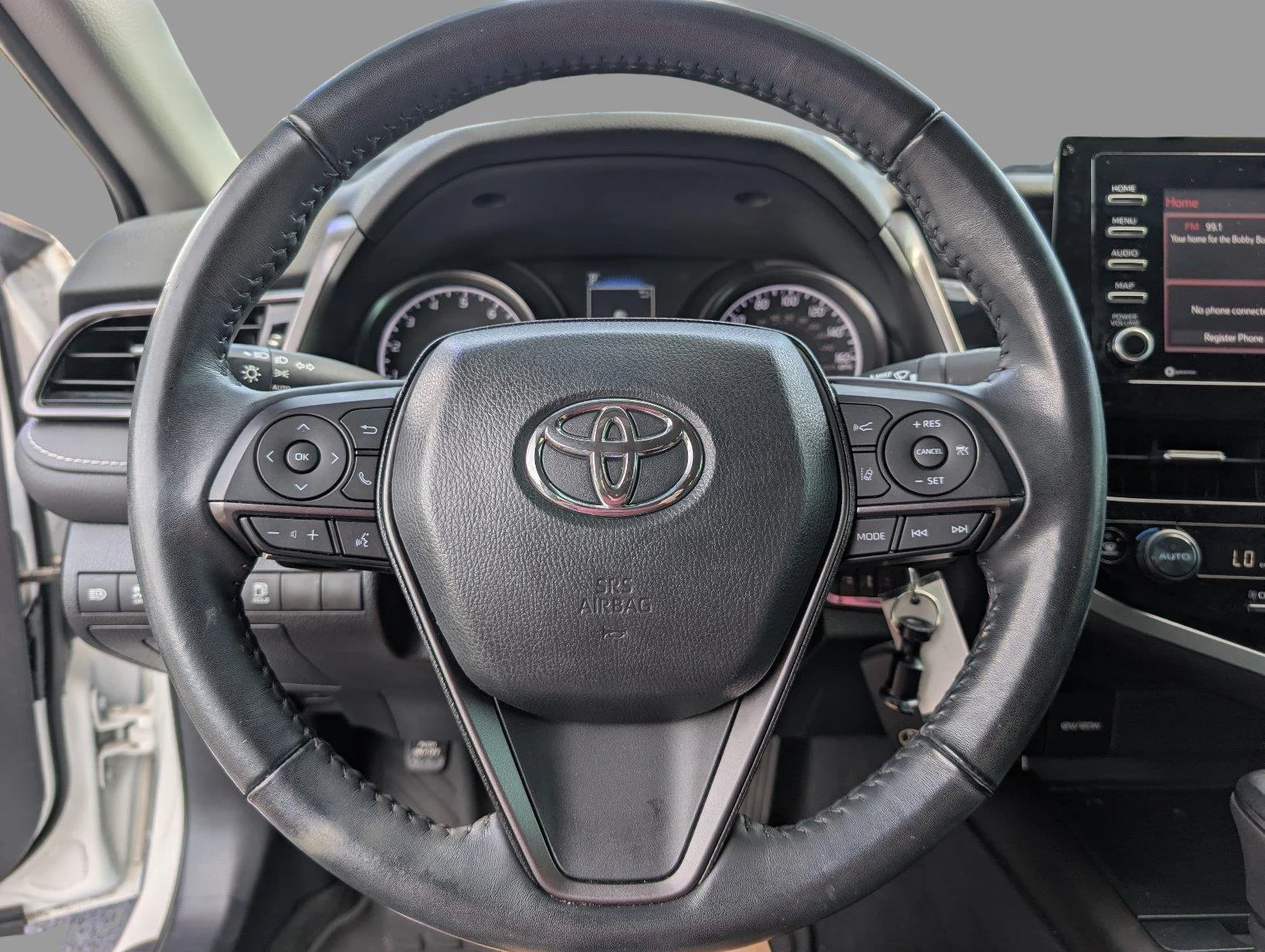 Used 2023 Ice Cap Toyota SE image 27