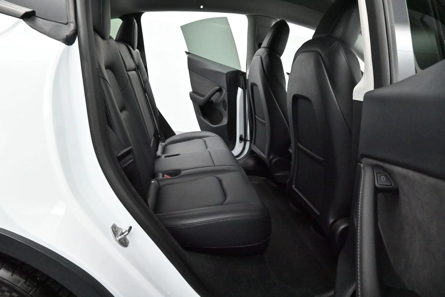 Used 2023  Tesla Performance image 29