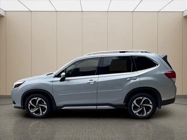 Used 2022 Silver Subaru Touring image 12