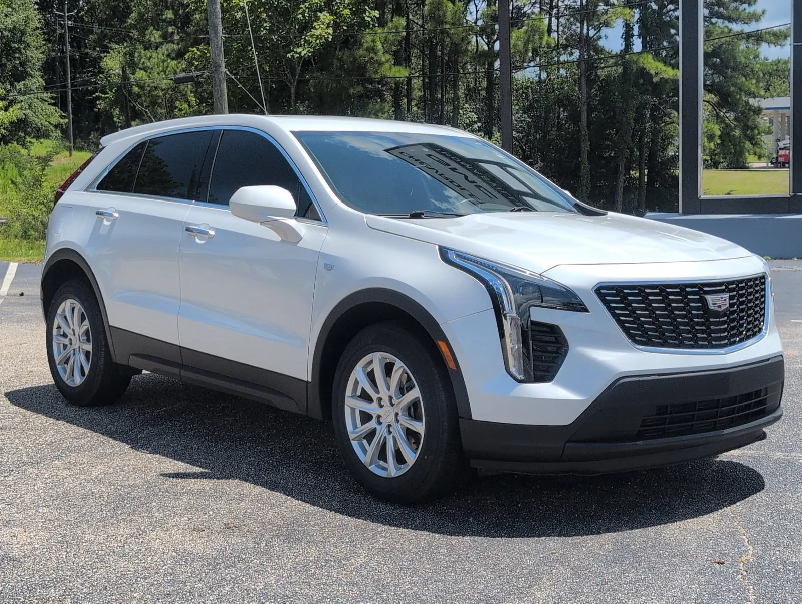 Used 2023 Crystal White Tricoat Cadillac Luxury image 9
