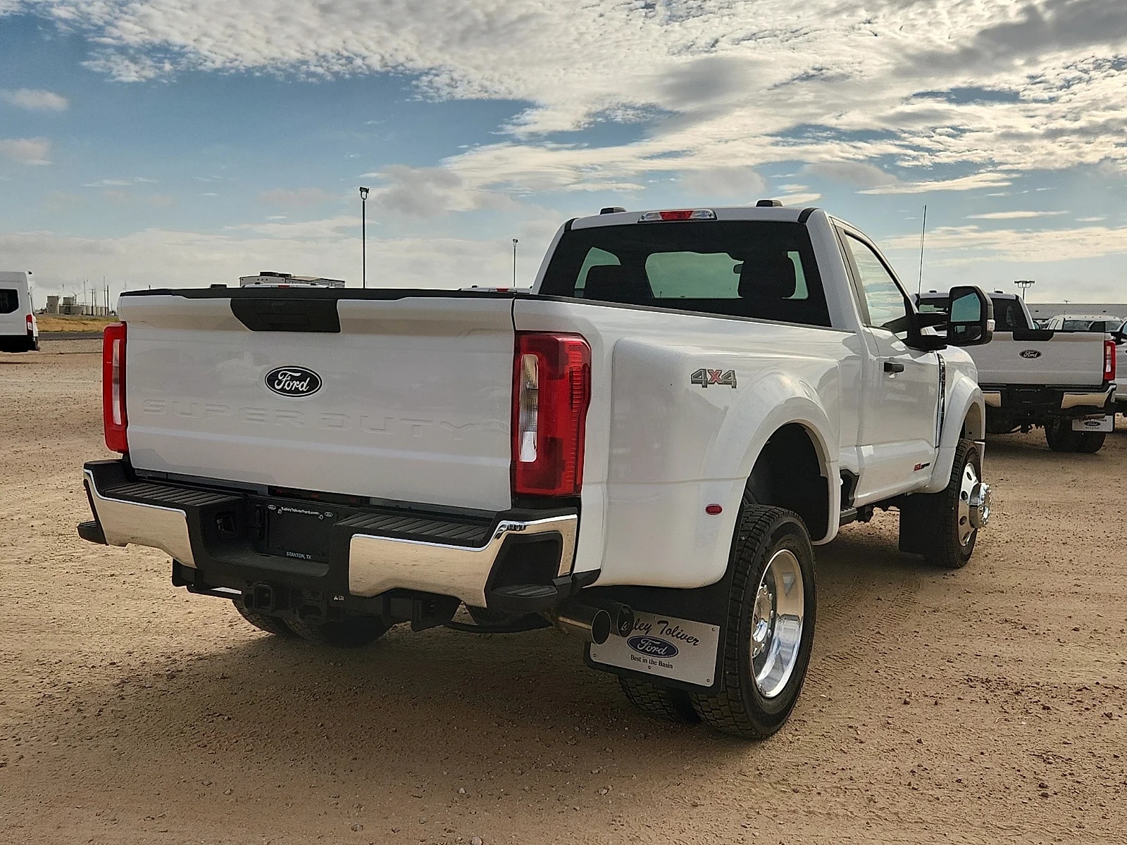 New 2027 Oxford White Ford XLT image 7