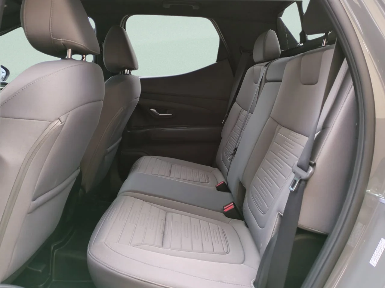 Used 2022 Hampton Gray Hyundai SEL image 13
