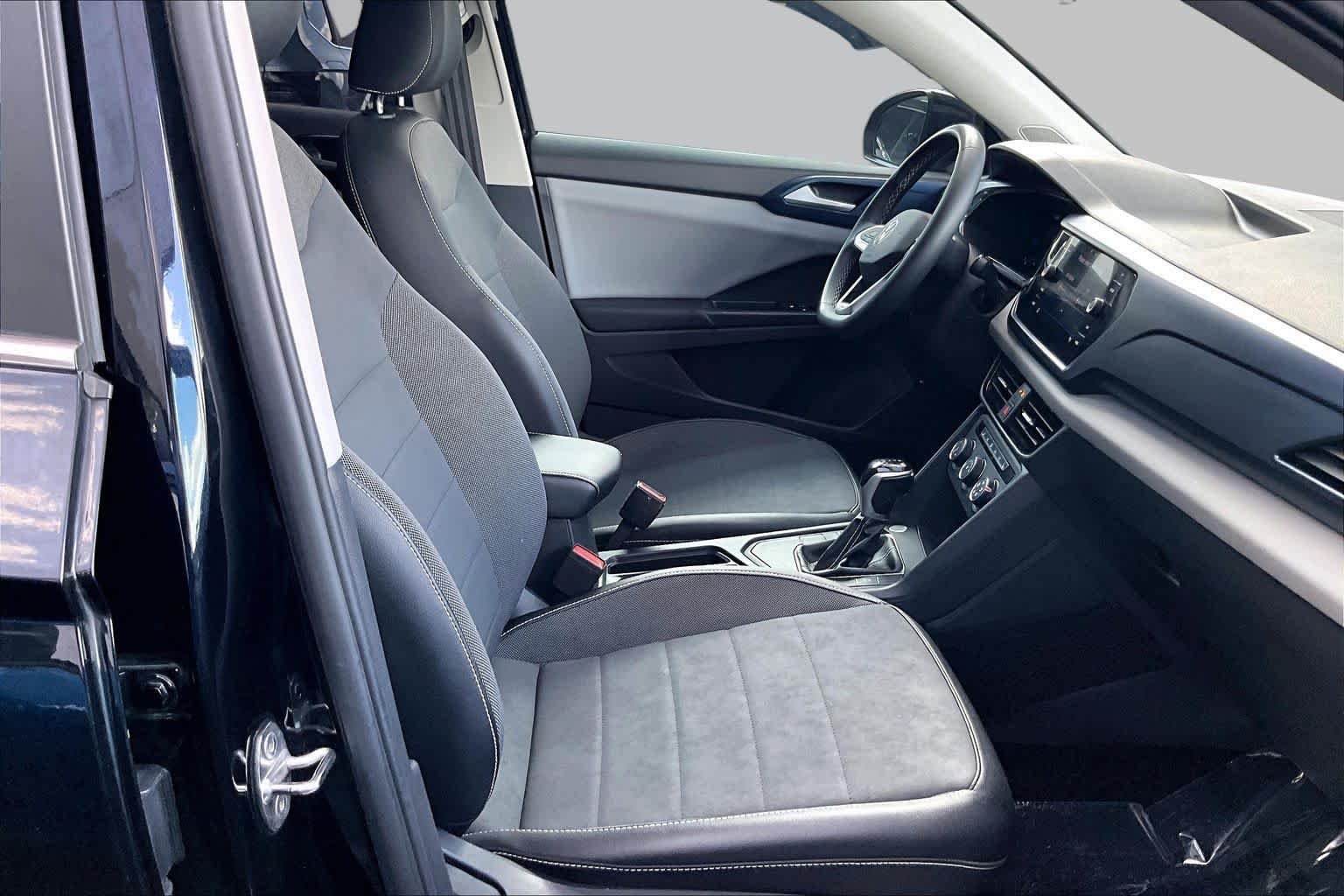 Certified Used 2022 Deep Black Pearl Volkswagen SE image 8
