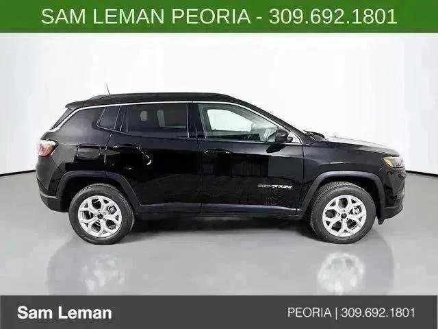 New 2026 Diamond Black Crystal Pearlcoat Jeep Latitude image 8