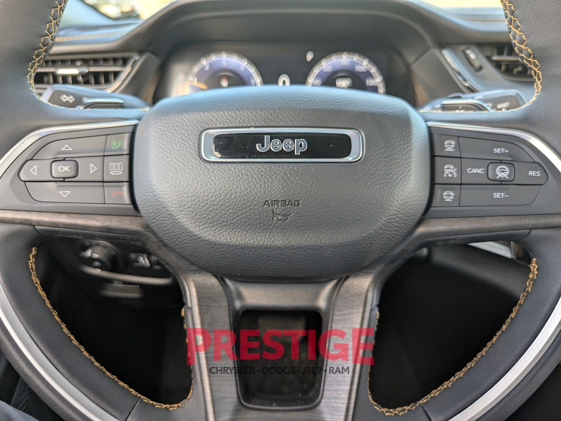 New 2026 Bright White Clear-Coat Exterior Paint Jeep Limited image 14
