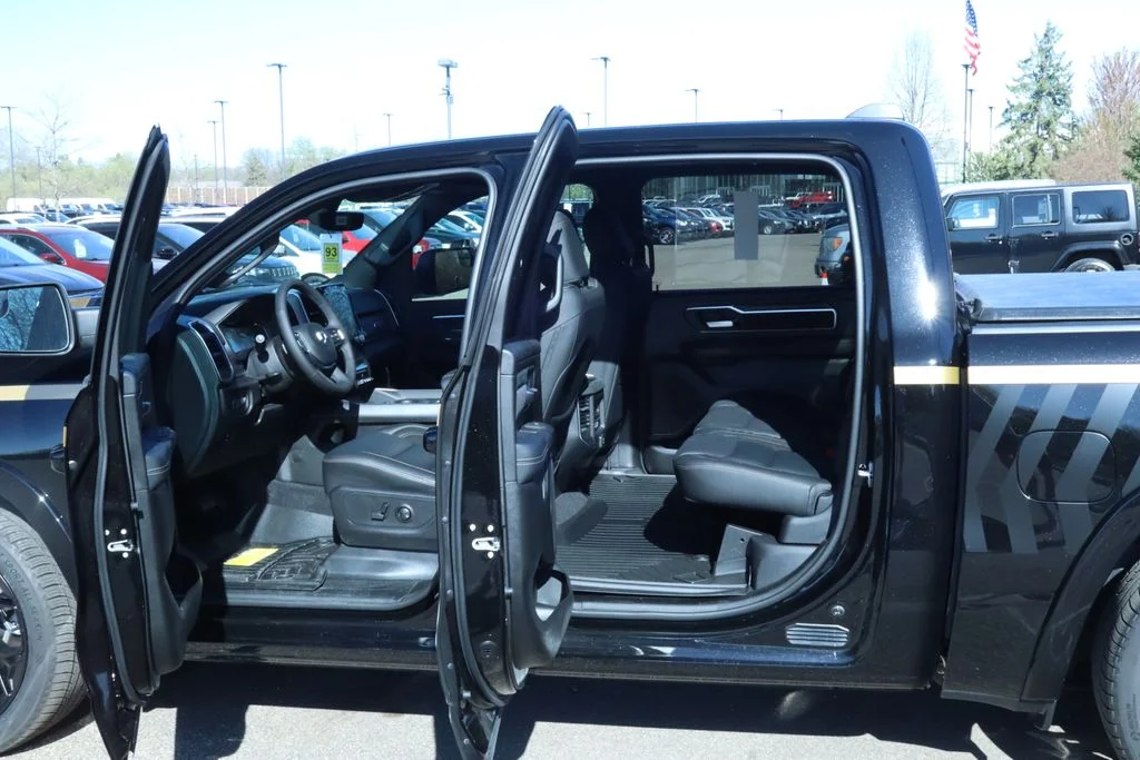New 2026 Diamond Black Crystal Pearl-Coat Exterior Paint Ram Big Horn/Lone Star image 20