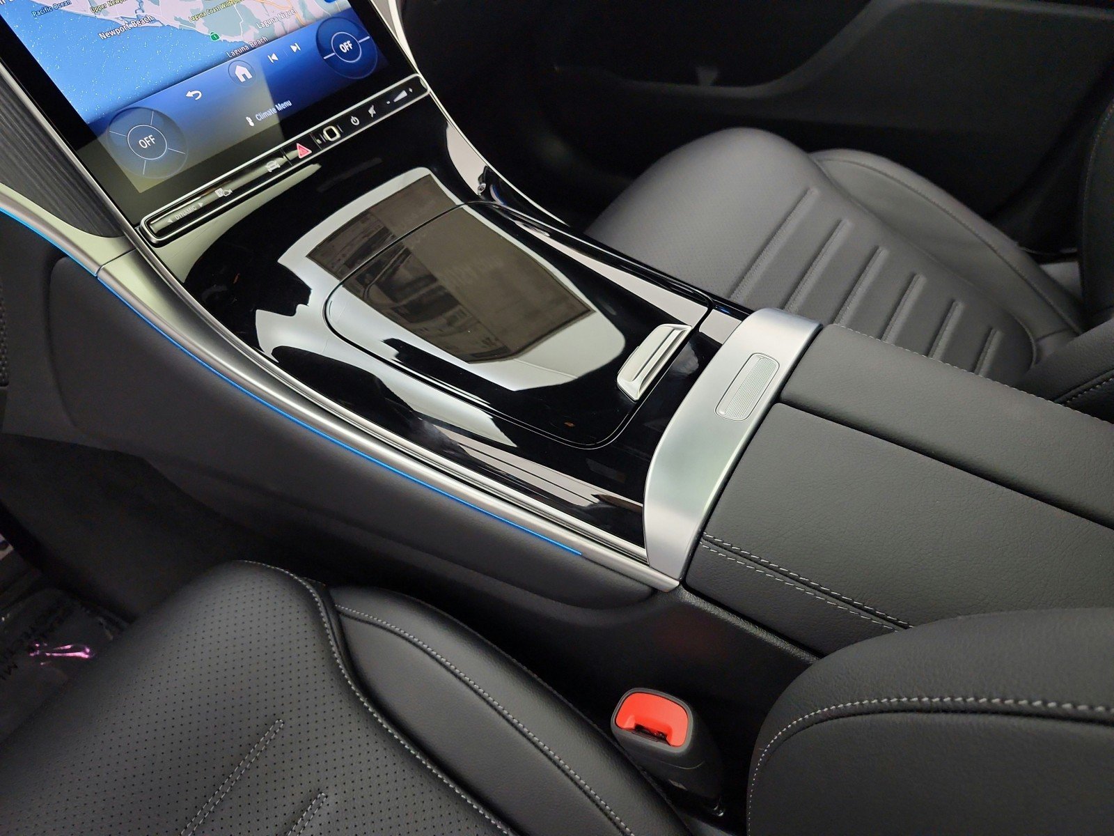 New 2026 MANUFAKTUR exclusive graphite grey magno Mercedes-Benz GLC 300 4MATIC® Coupe image 10