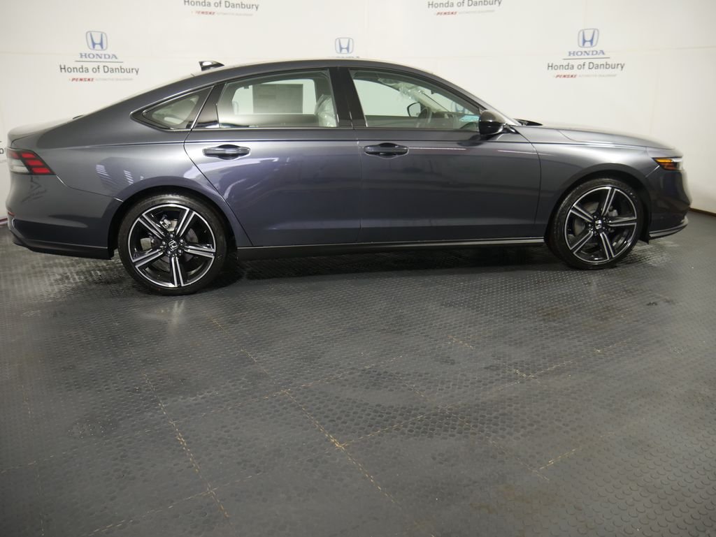 New 2026 Meteorite Gray Metallic Honda SE image 3
