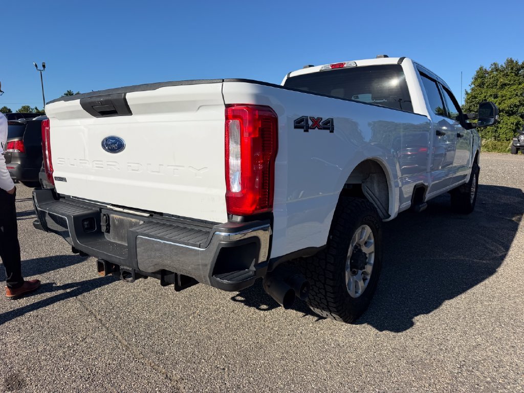 Used 2023 Oxford White Ford XLT image 3