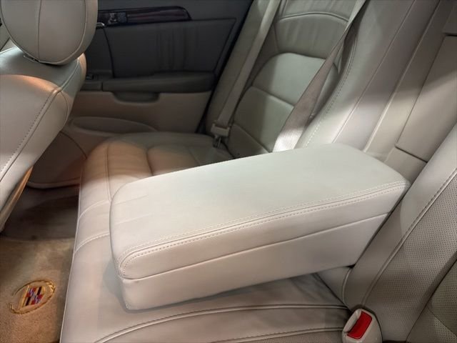 Used 2005 Light Cashmere Cadillac DHS image 15