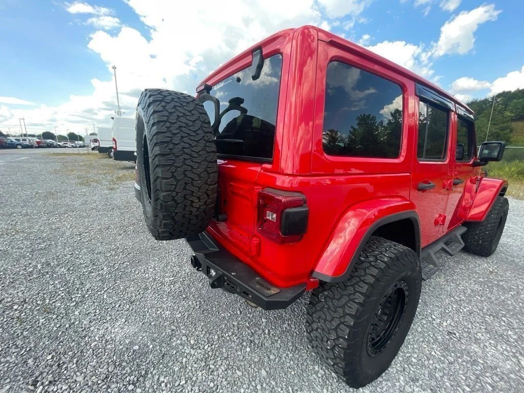 Used 2018 Red Jeep Unlimited Sahara image 14