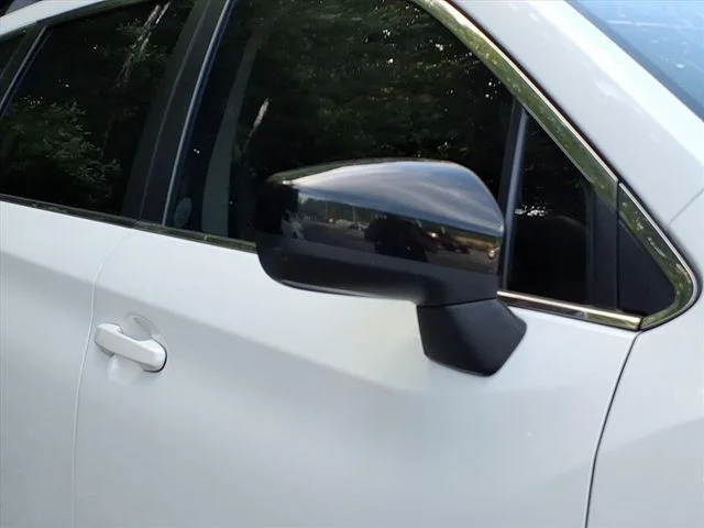 Used 2020 White Subaru Base image 18