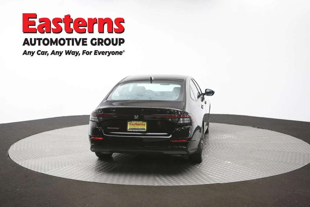 Used 2025 Black Honda SE image 38