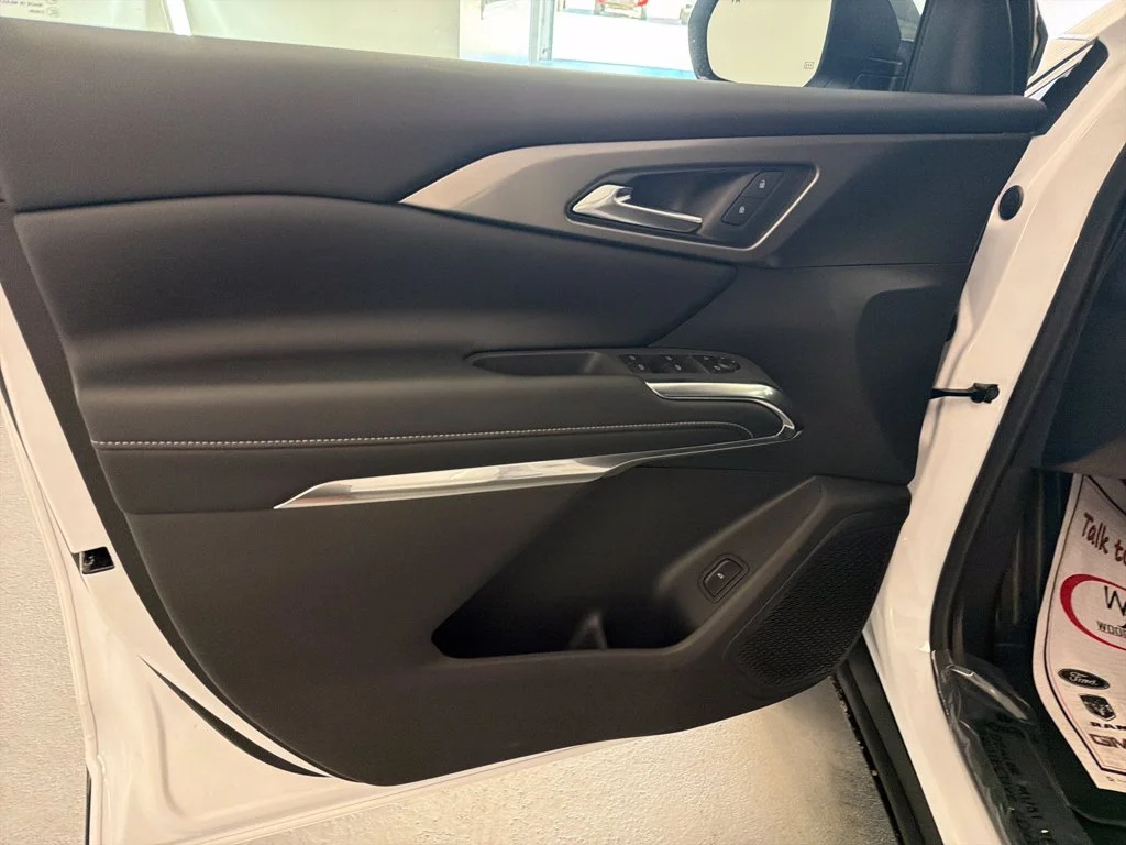 New 2027 Summit White Chevrolet LT image 11