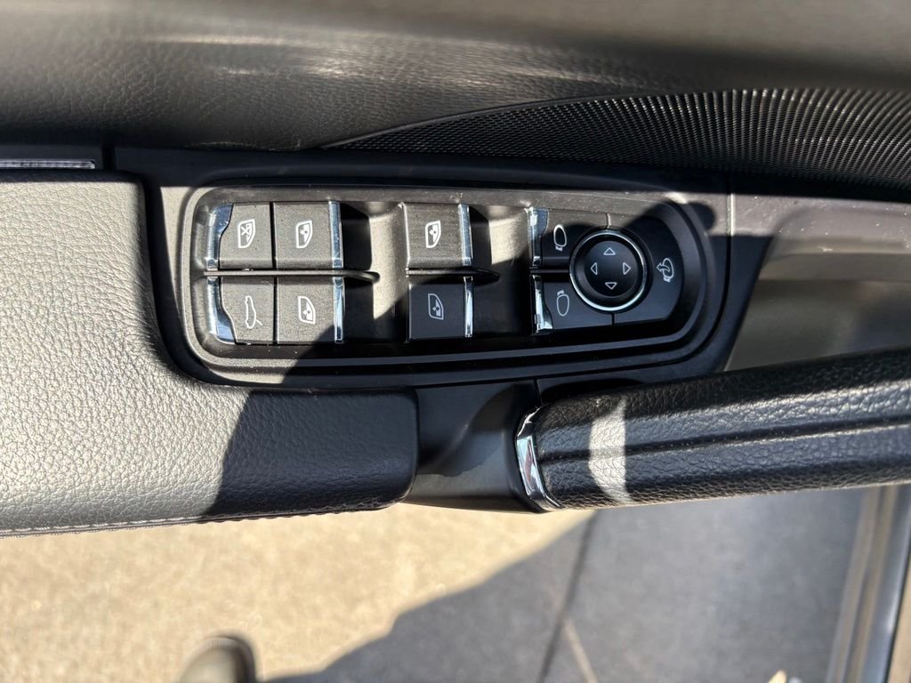 Used 2015 Black Porsche Diesel image 14
