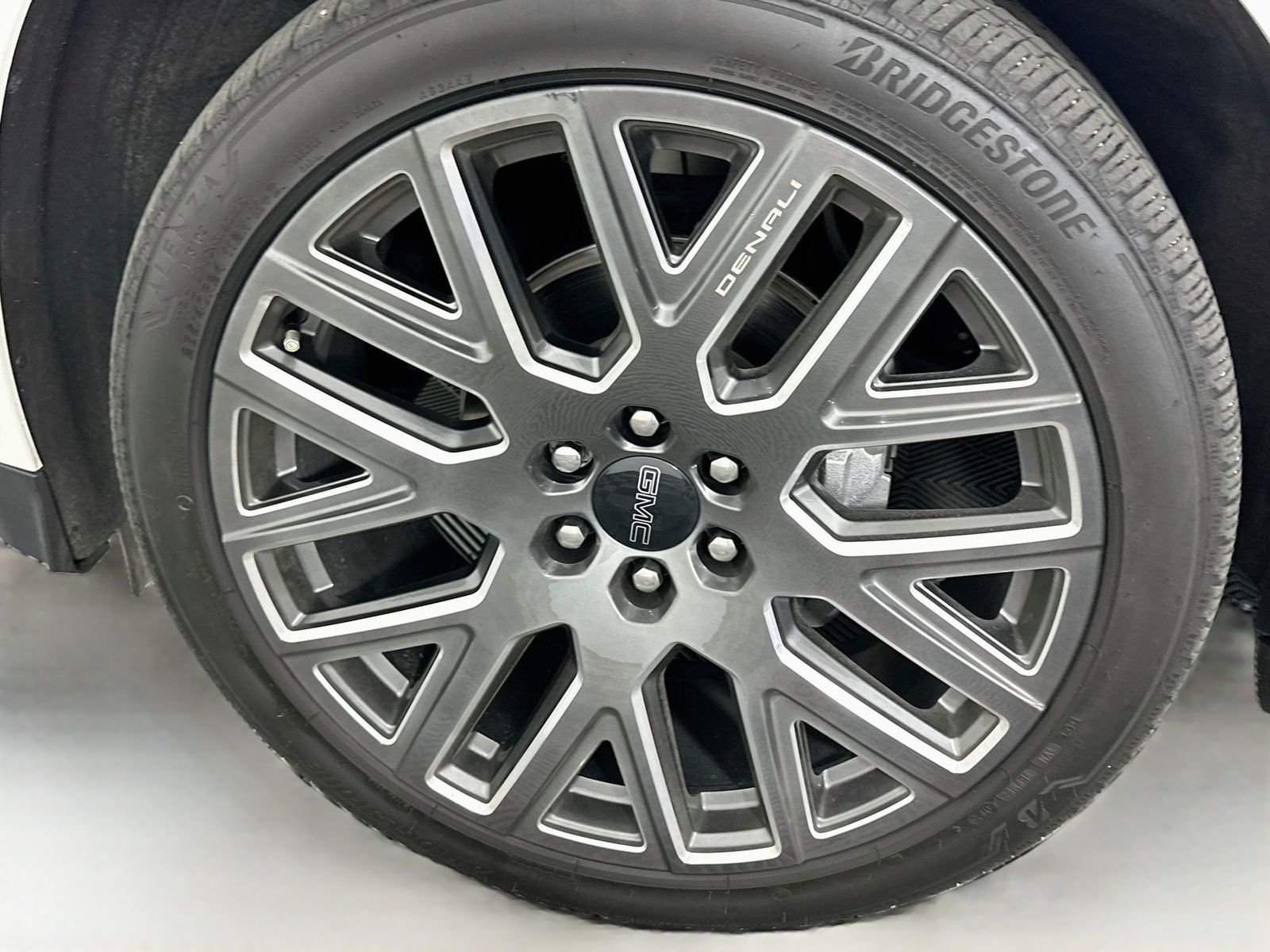 Used 2025 White GMC Denali Ultimate image 36