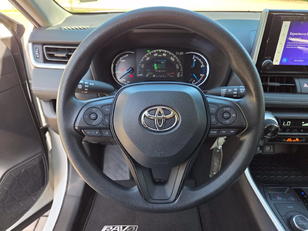 Used 2025 White Toyota LE image 29