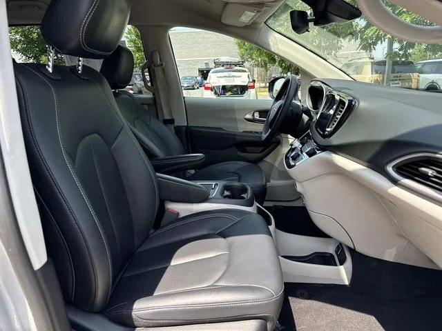 Used 2024 Silver Chrysler Touring L image 15