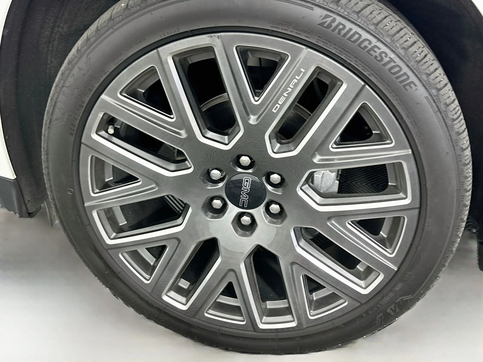 Used 2025 White GMC Denali Ultimate image 36