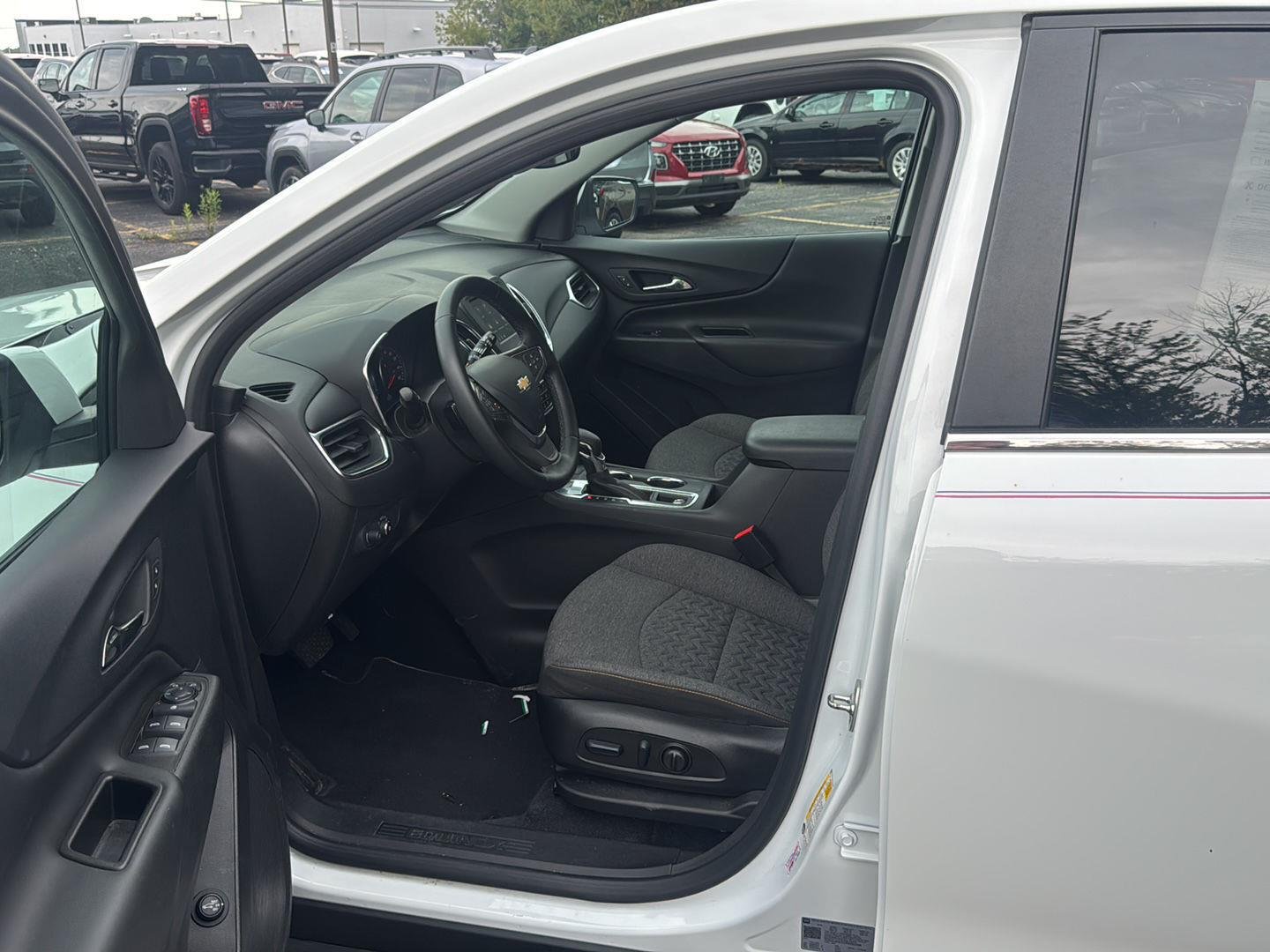 Used 2024 Summit White Chevrolet LT image 10