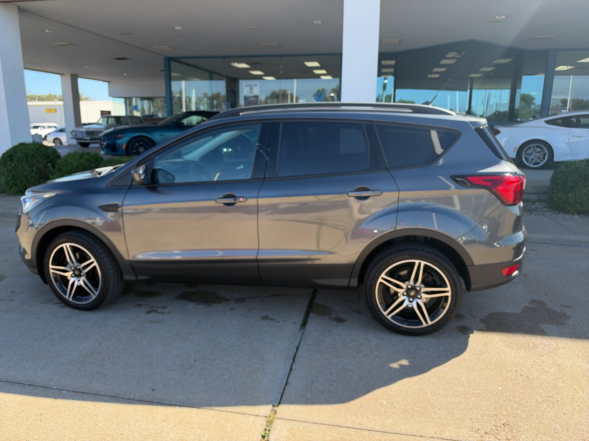 Used 2019 Magnetic Metallic Ford SEL image 9