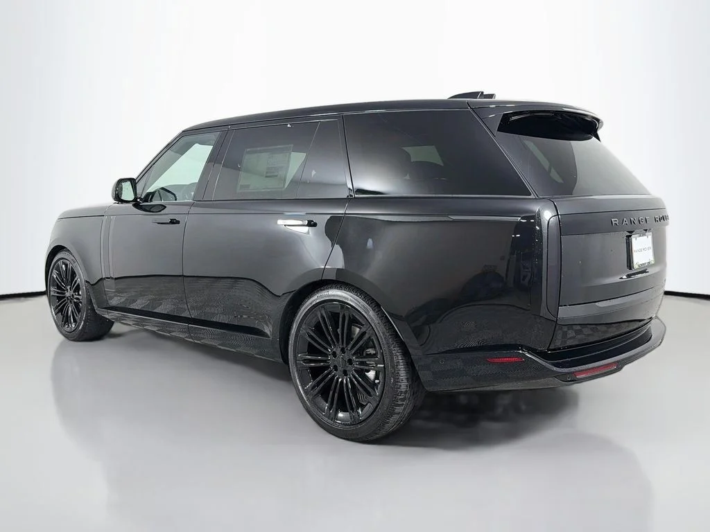 New 2026 Santorini Black Metallic Land Rover SE image 7