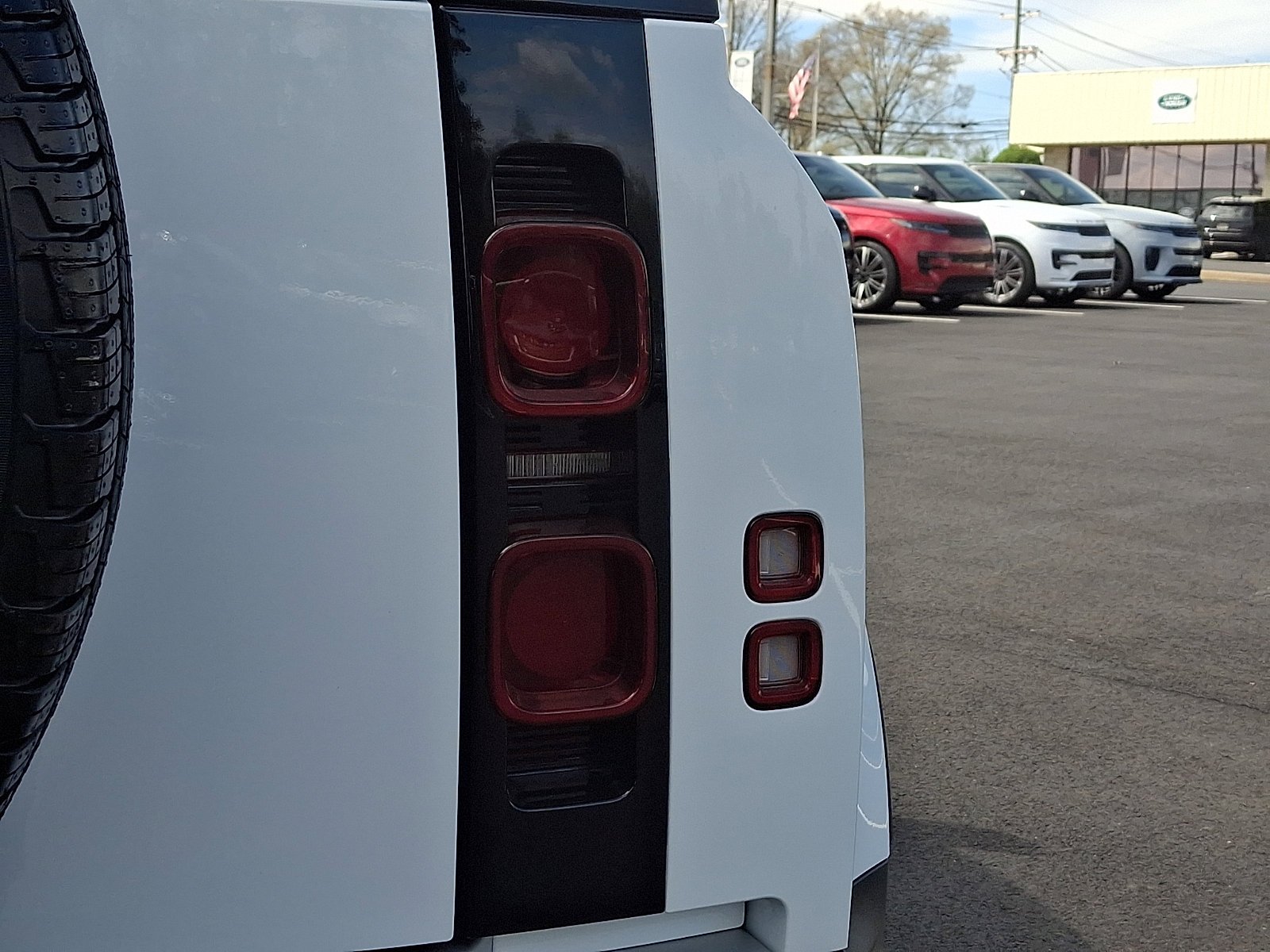 Used 2025 Fuji White   1Aa Land Rover S image 14