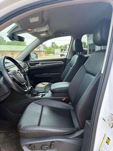 Used 2019 White Volkswagen 3.6L V6 SE image 7