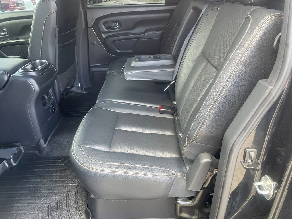 Used 2018 Magnetic Black Nissan SL image 10