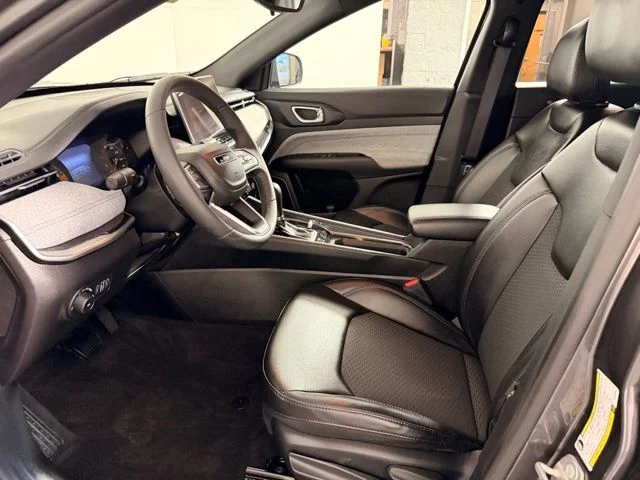 Certified Used 2023 Gray Jeep Latitude image 18