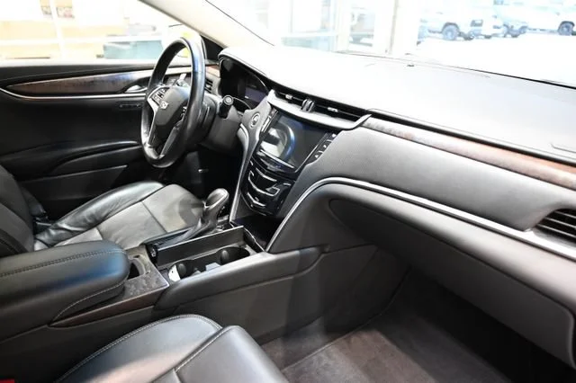 Used 2019 RADIANT SILVER METALLIC Cadillac Luxury image 13