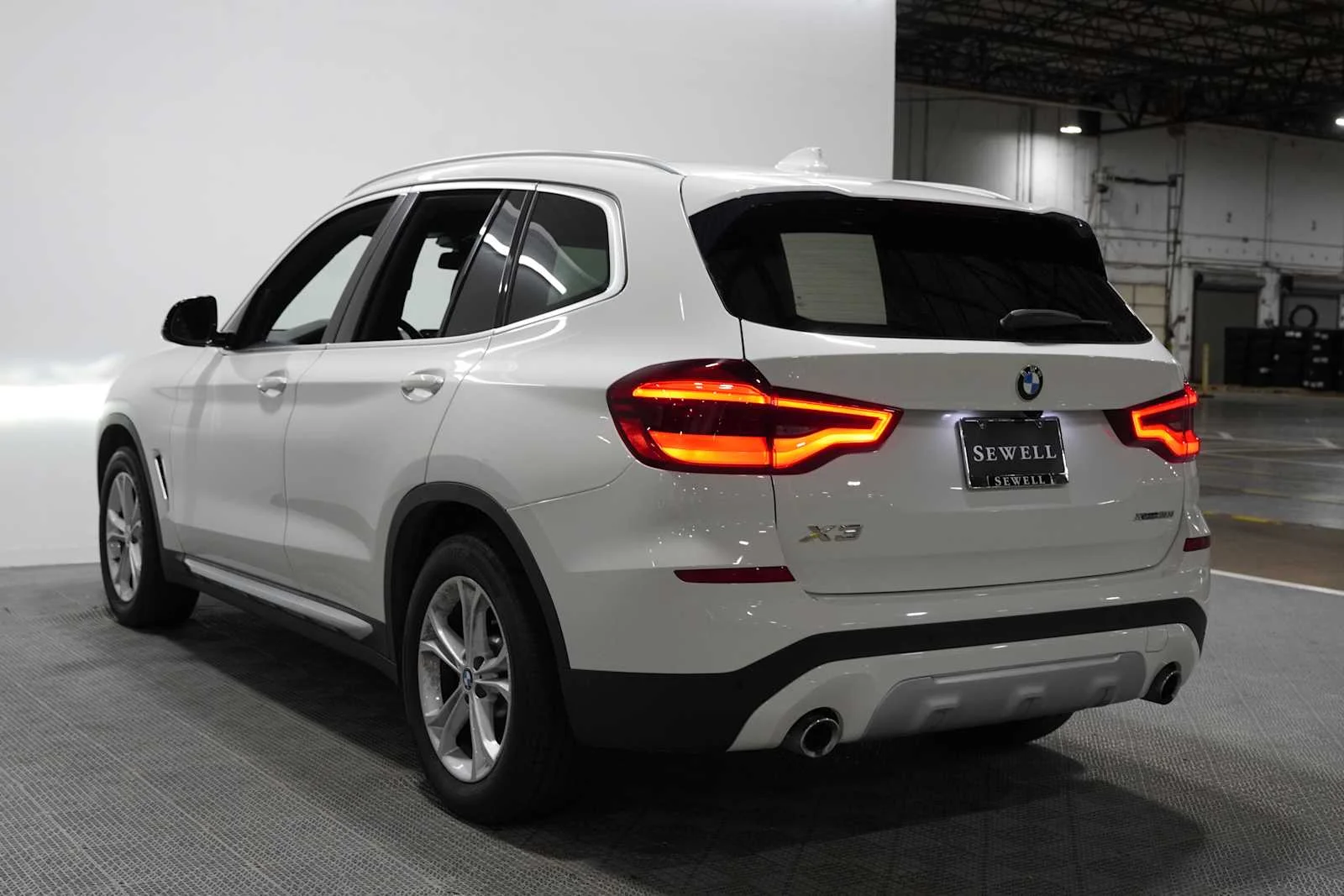 Used 2021 Alpine White BMW xDrive30i image 6