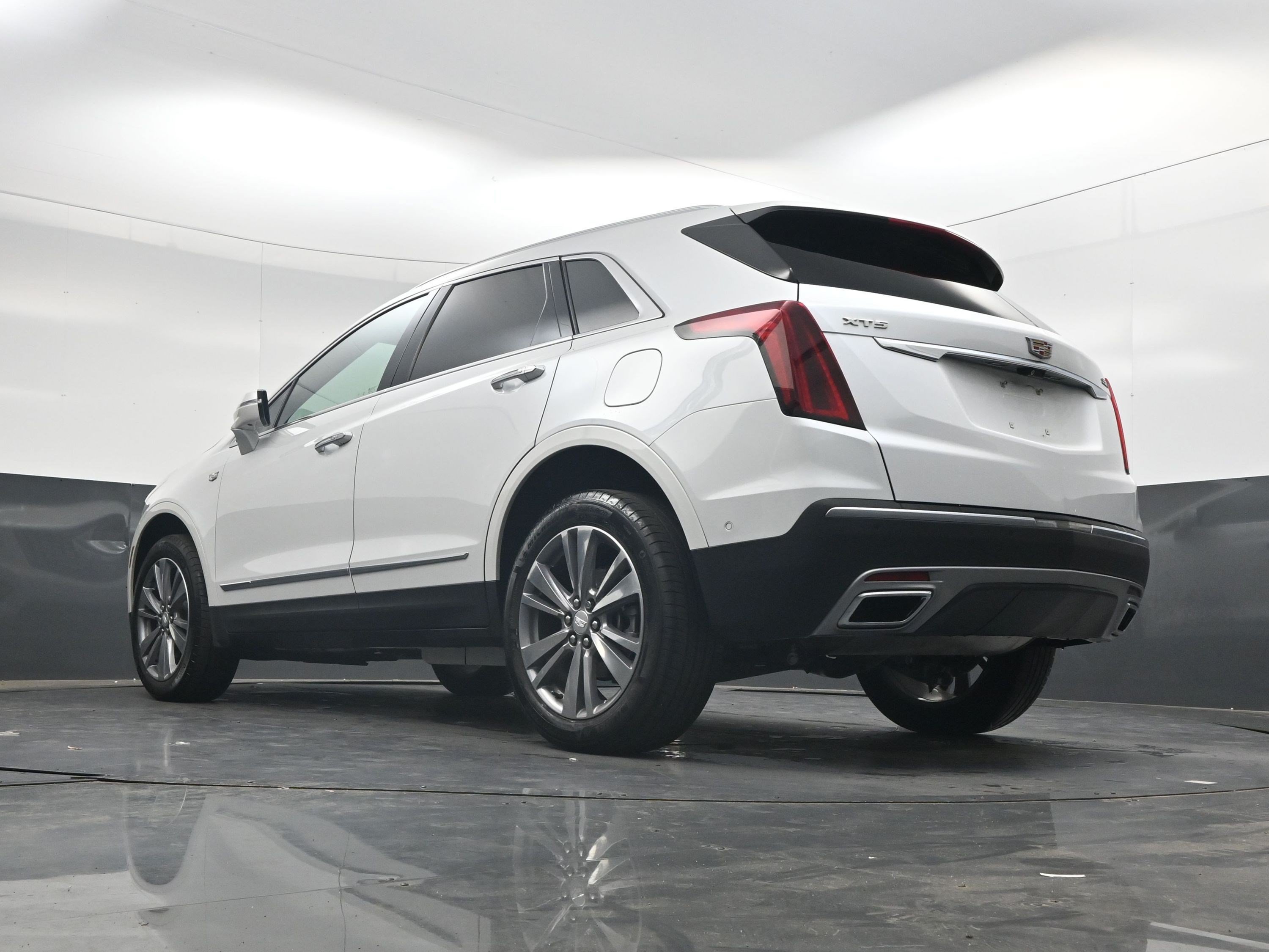 Used 2024 Crystal White Tricoat Cadillac FWD Premium Luxury image 28