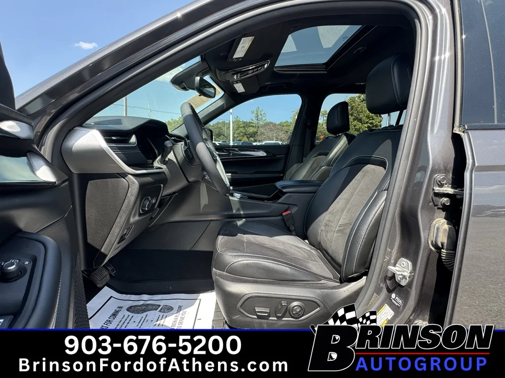 Certified Used 2023 Metallic Jeep Altitude image 20