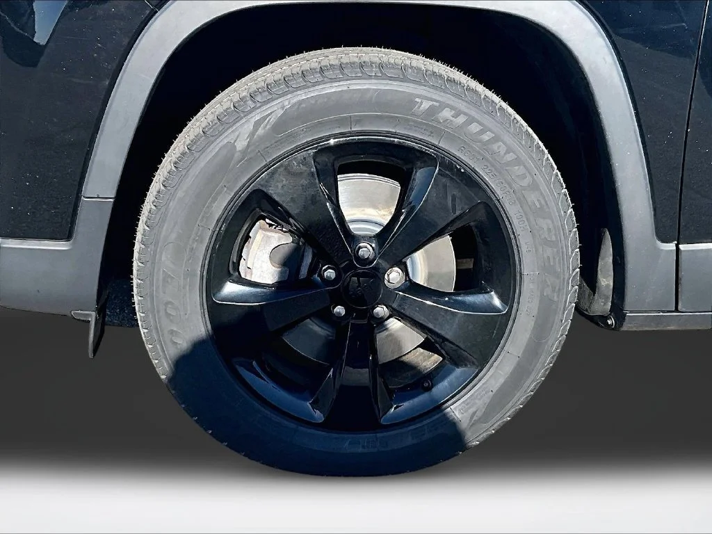 Used 2020 Black Jeep Latitude Plus image 10