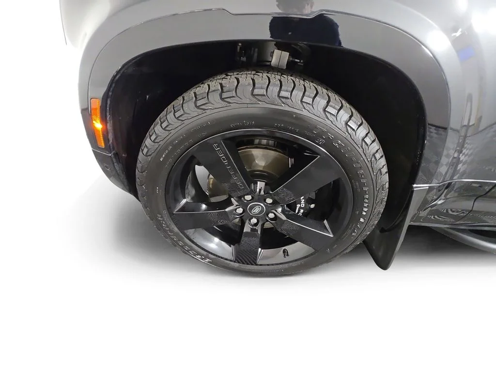 Used 2025 Gray Land Rover V8 image 14
