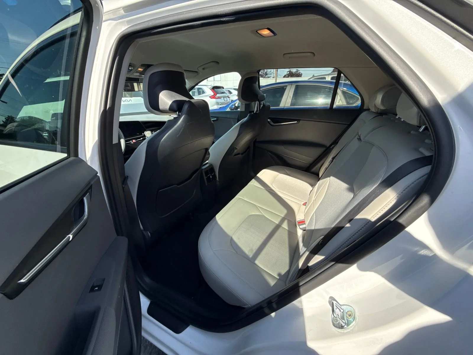 Used 2023 Snow White Pearl Kia EX image 3