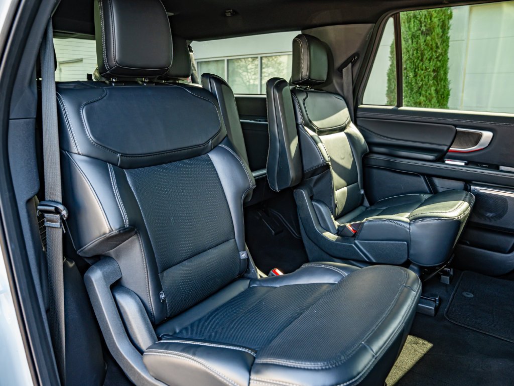 Used 2025 White Ford Platinum image 47