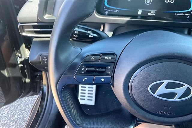 Used 2025 Black Hyundai SEL Sport image 15
