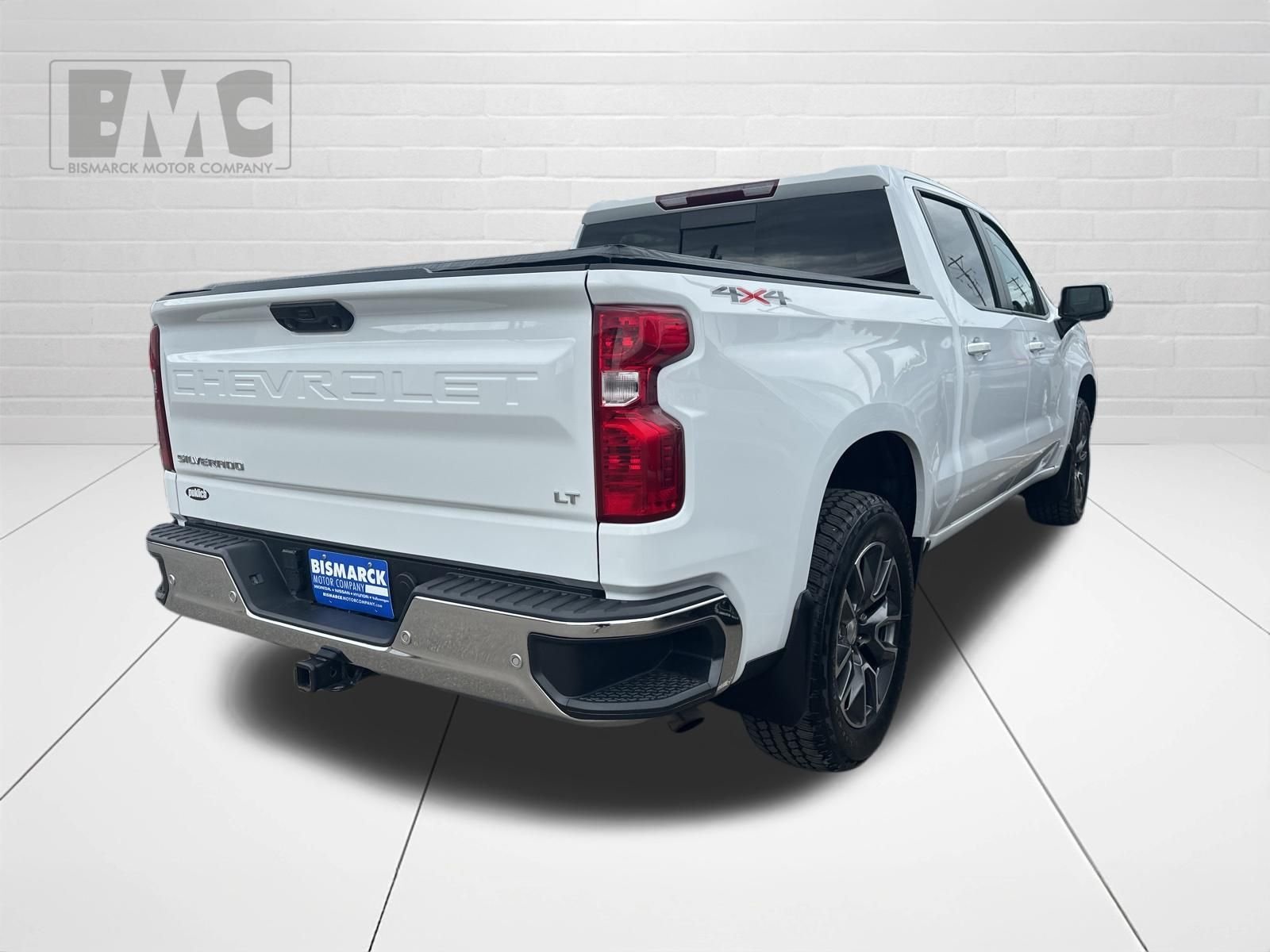 Used 2023 White Chevrolet LT image 3