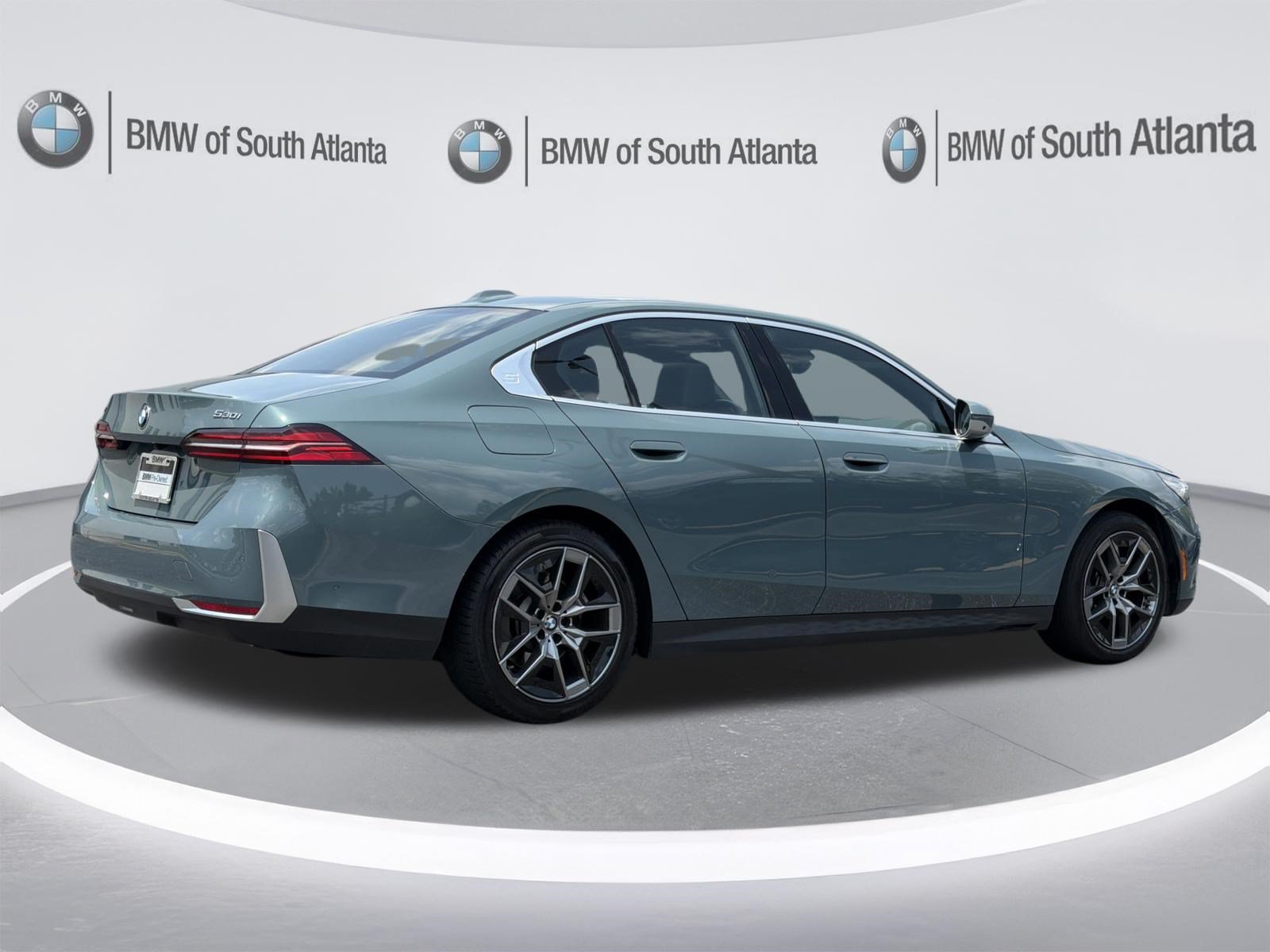 Used 2026 Cape York Green Metallic BMW 530i xDrive image 27