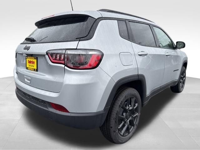 New 2026 Silver Zynith Metallic Clear-Coat Exterior Paint Jeep Latitude Altitude image 7