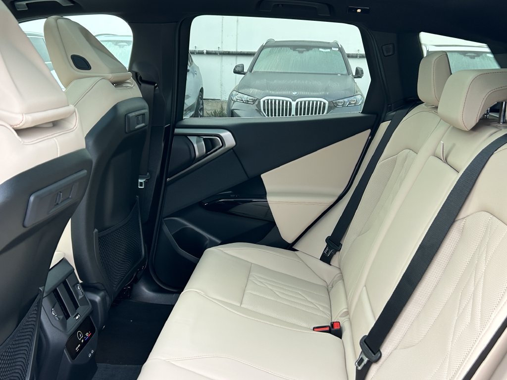 New 2026 Skyscraper Grey Metallic BMW 30 xDrive image 31