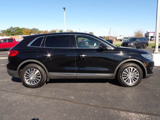 Used 2016 Black Velvet Lincoln Select image 8