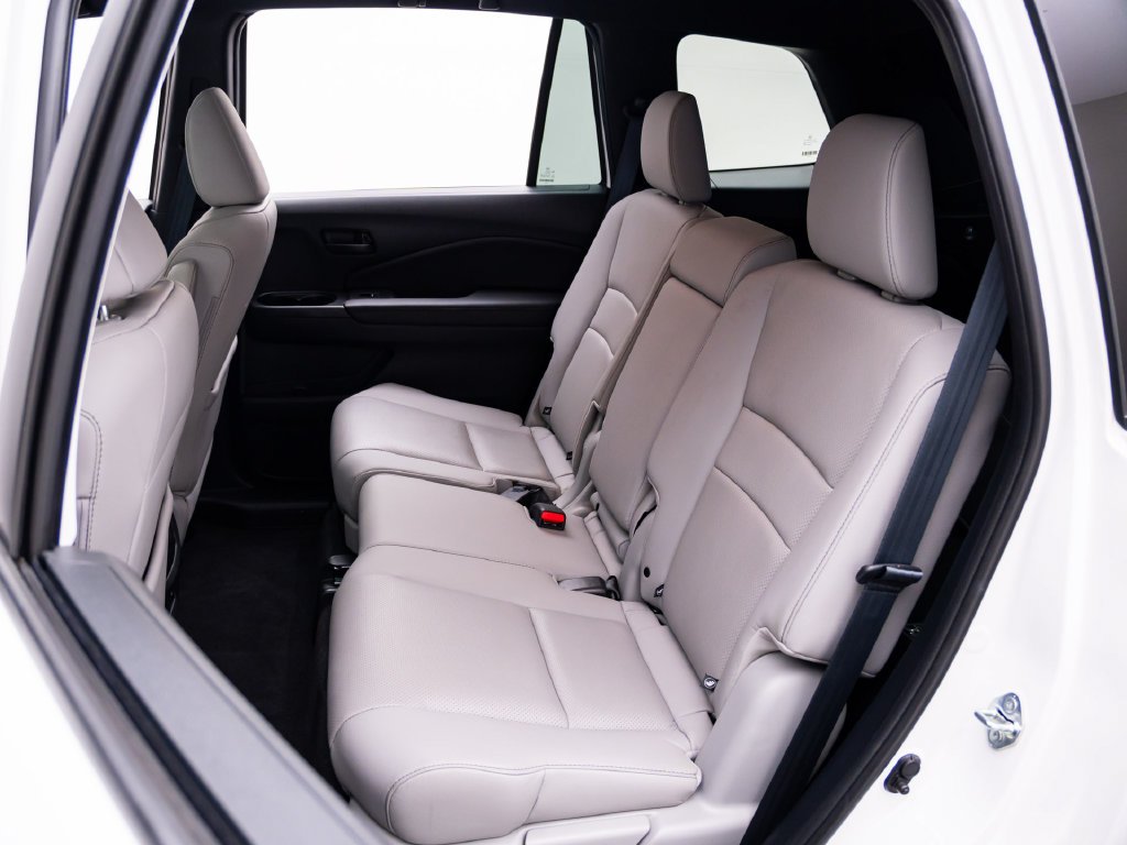 Certified Used 2023 Platinum White Pearl Honda AWD EX-L image 18
