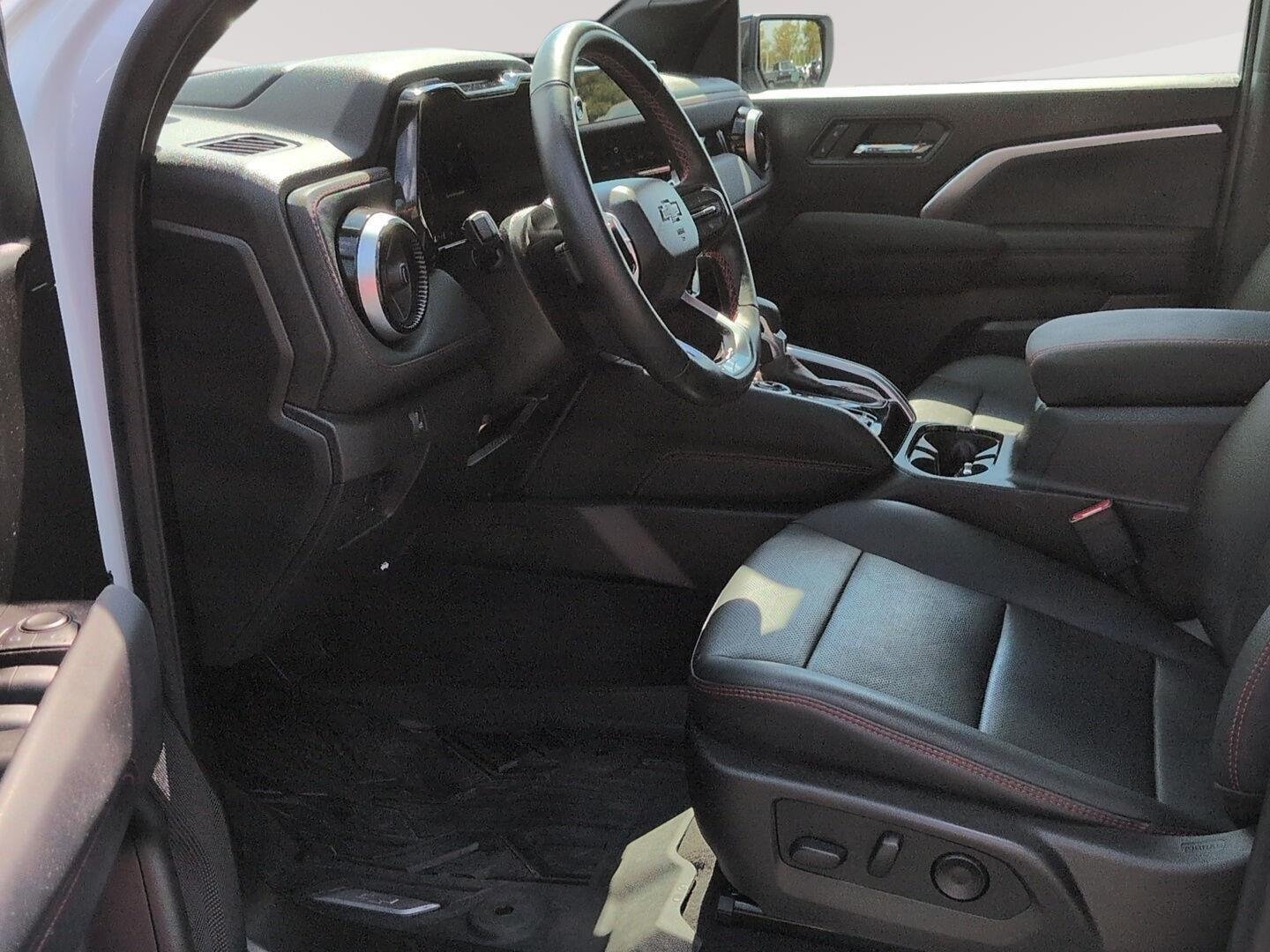 Used 2025 Summit White Chevrolet 4WD Z71 image 3