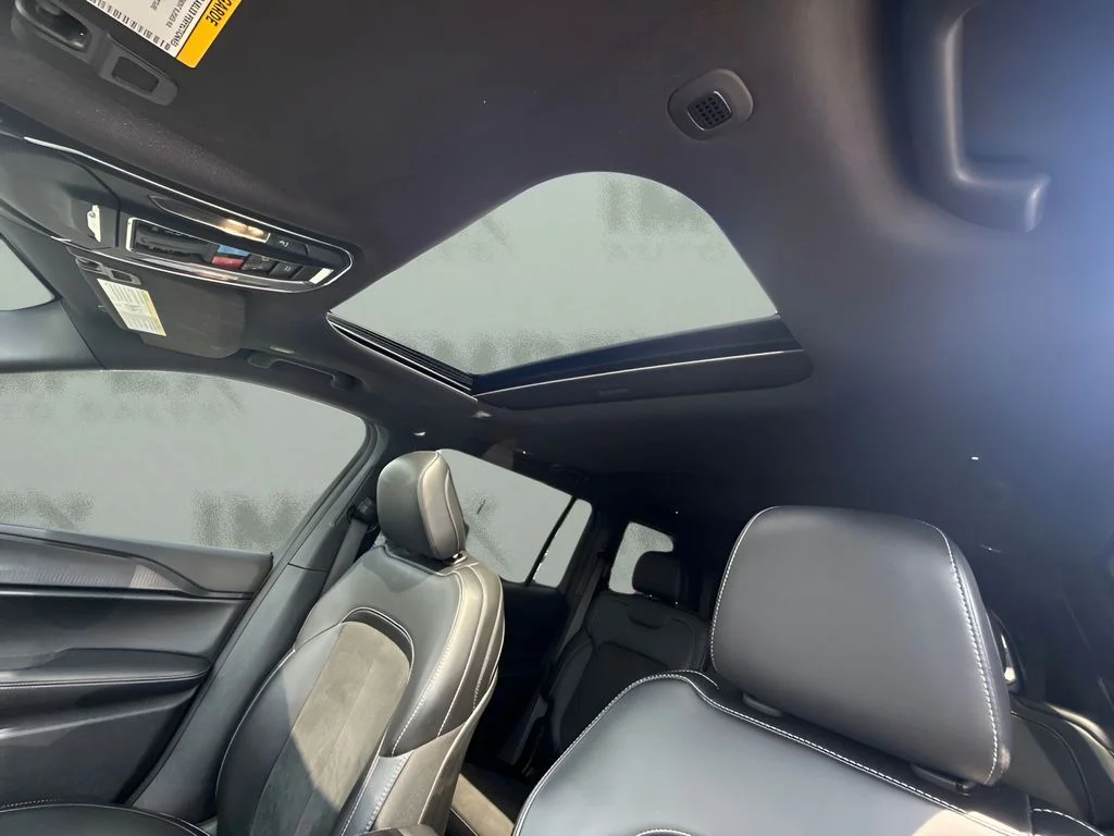 Used 2024 White Jeep Altitude X image 6