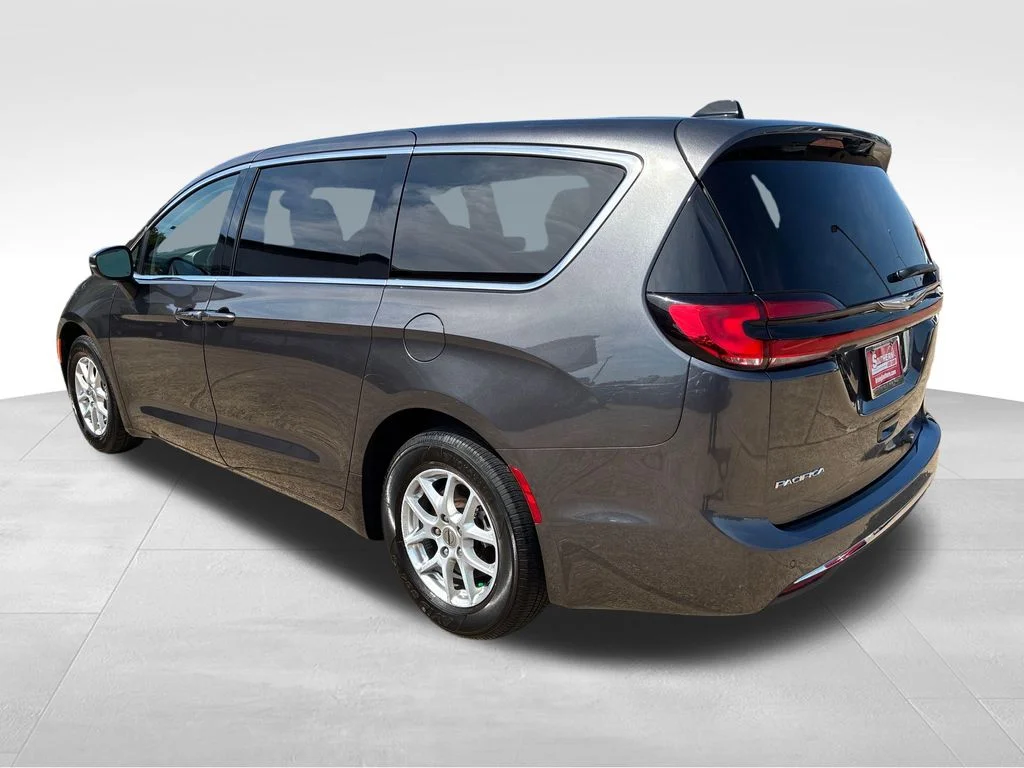 Used 2023 Gray Chrysler Touring L image 3