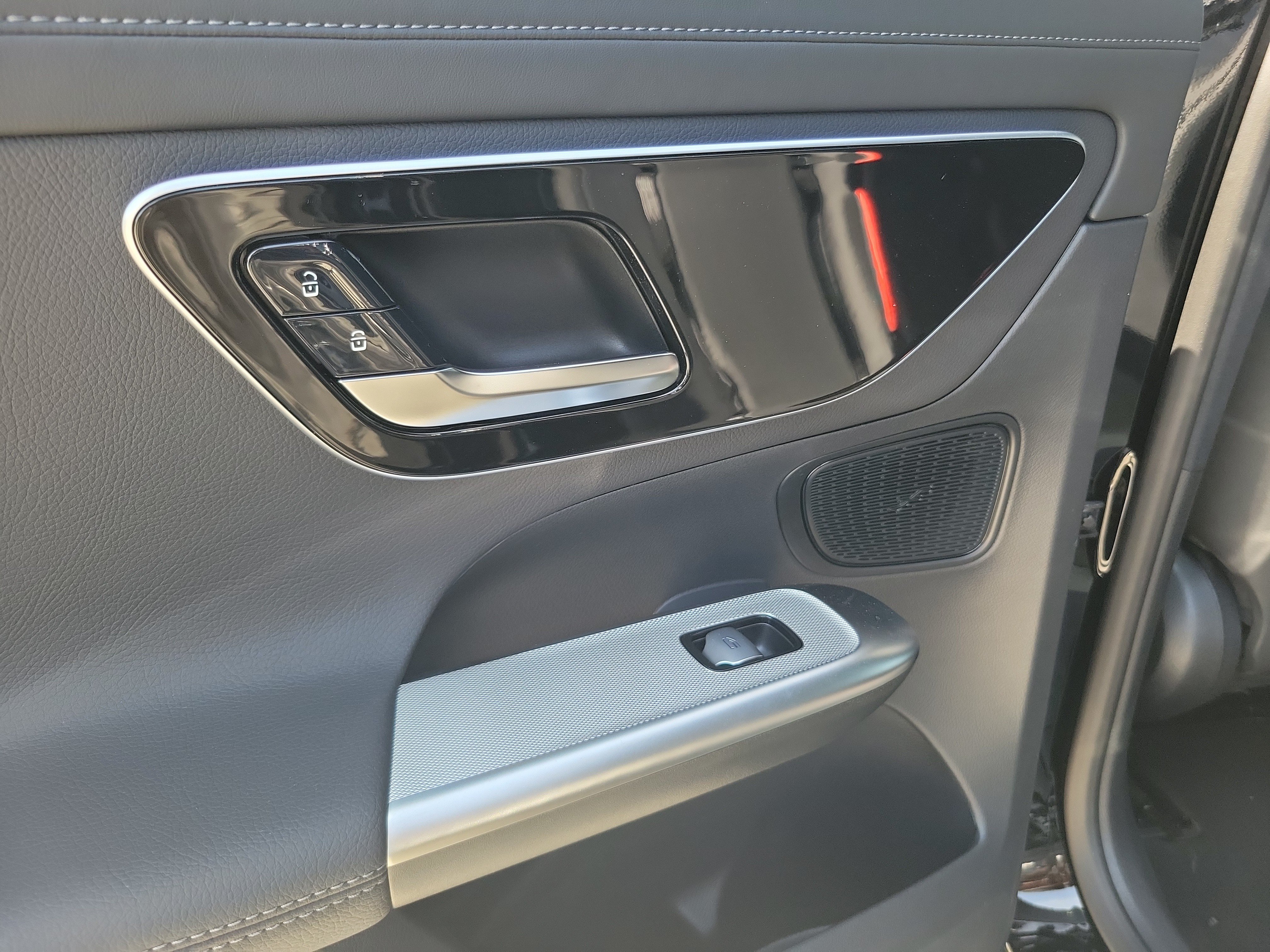 New 2026 Black Mercedes-Benz GLC 300 image 40