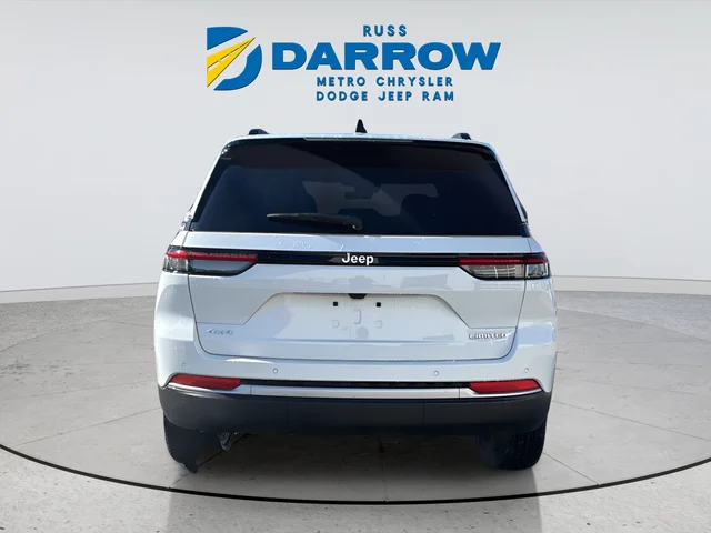 New 2026 Bright White Clear-Coat Exterior Paint Jeep Limited image 4